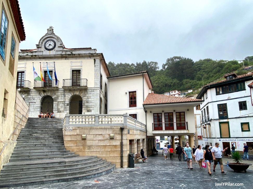 Escaleras hacia el Mirador del Baluarte (Cudillero, Asturias)